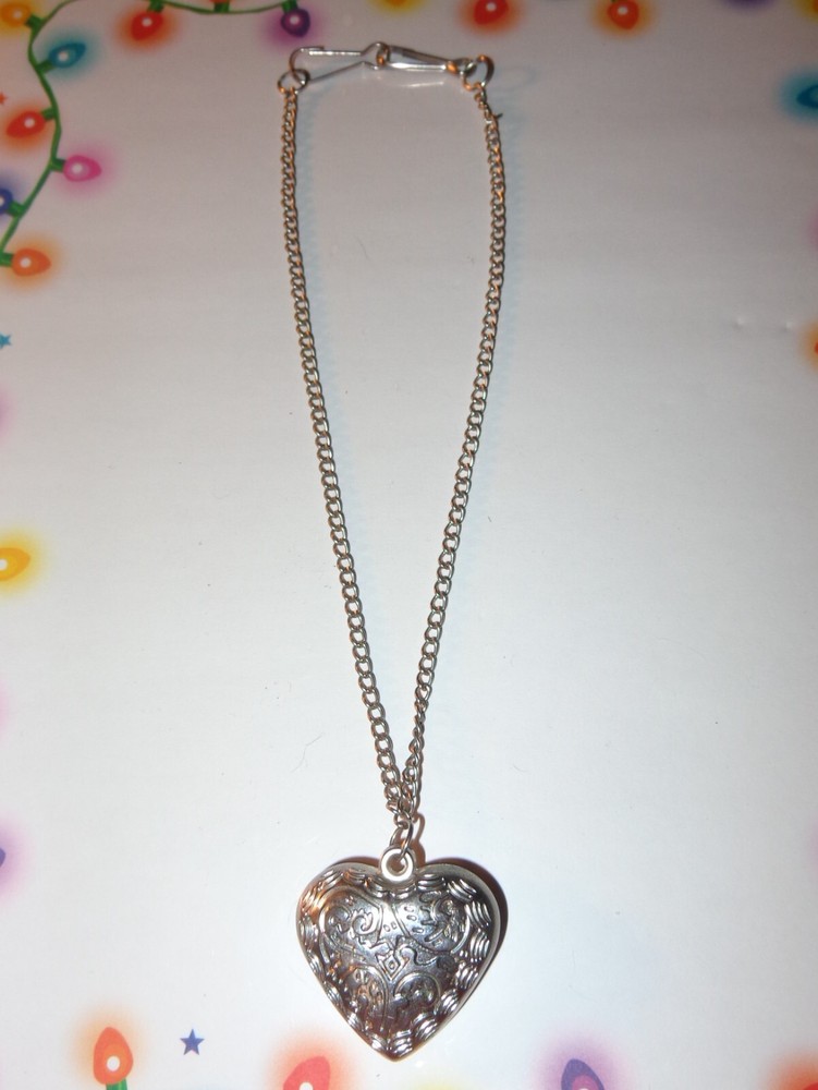 VINTAGE OLD 15 INCH PUFFY ETCHED HEART PENDANT SILVER-TONE NECKLACE