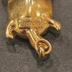 VTG TRIFARI Signed Blue Cabochon Gold Tone Turtle Pendant SELL AS PICTURED (1)