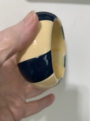 Erwin Pearl, Signed,Hand Painted Chunky Bangle Bracelet 8”in Bangle,Crème& Blue.