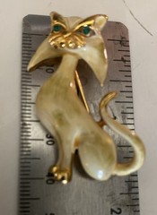Vintage signed LG Lind Gal Enamel Cat with Emerald Rhinestone Eyes