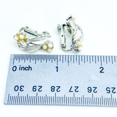 Coro Vintage White Enamel Earrings Silver Tone Clip On Hinge Screw Back Signed