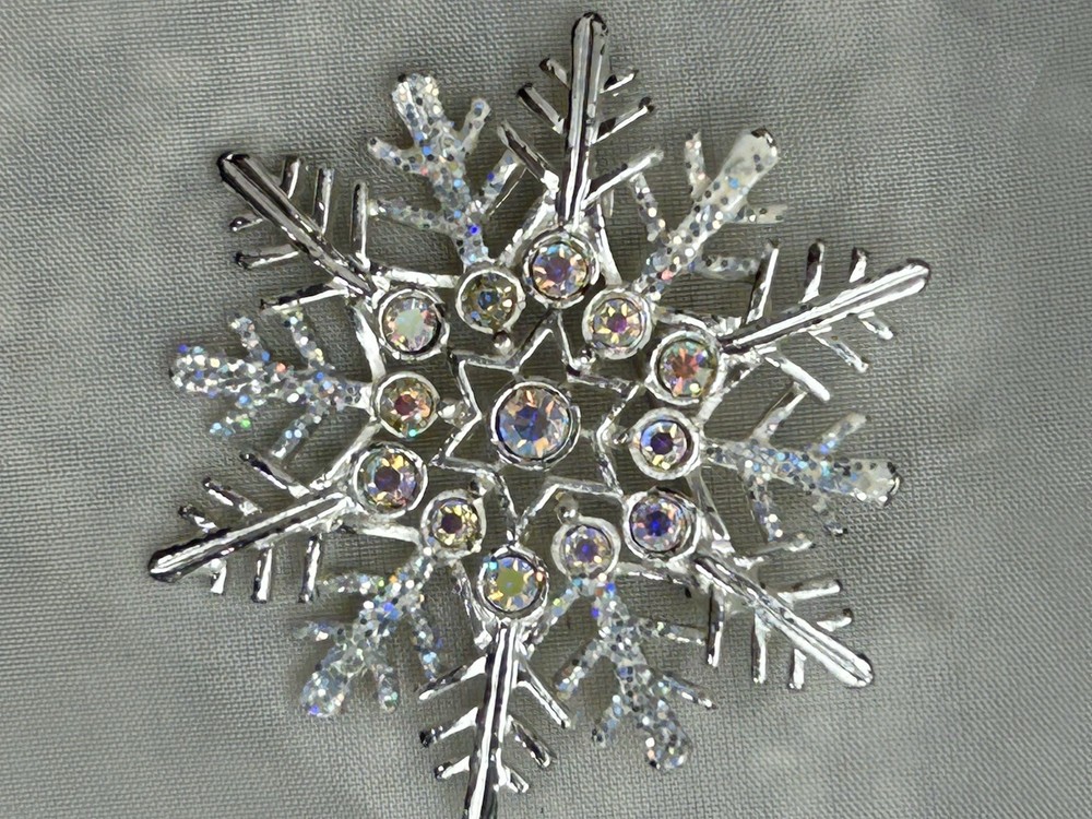 Vintage Avon Snowflake Silver Tone Pin Brooch Aurora Borealis Crystals Winter 2″