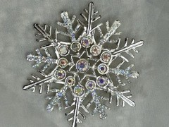 Vintage Avon Snowflake Silver Tone Pin Brooch Aurora Borealis Crystals Winter 2″