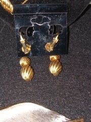 Napier Gold Tone Necklace 24″” And Matching Earrings Signed & Misc Jewlery/Pins