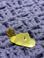 Vintage Goldtone Lapel Tack Pin Cat Playing With Yarn 7/8 inch X 1 3/8 inches