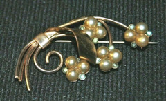 Bouquet of Faux Pearl Flower Brooch Pin in Gold Tone Vintage 2 3/4″ by 1 1/2″