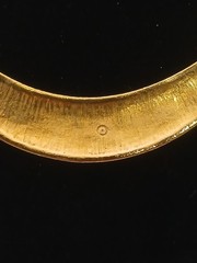 AVON 1987 ROMAN RICHES bold goldtone raised scroll beads designs collar necklace