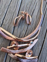 Vtg Enameled Rhinestone Bib Style Necklace And Earring Set Rose Gold Plated 18″