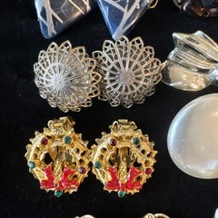 HUGE LOT Of Pairs VINTAGE CLIP ON AND SCREWBACK EARRINGS Rhinestones
