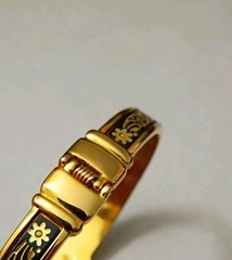 Vintage Damascene Bird Spring Hinged Bracelet Ornate Gold Tone & Black 6-3/4″