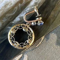 Vtg Sky Blue Glass Rhinestone Screw Back Earrings – Gold Tone – Filigree Circle