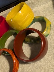 35 BIG Vintage Bakelite Thermoset Lucite Plastic Carved Bracelet Lot! Colorful!