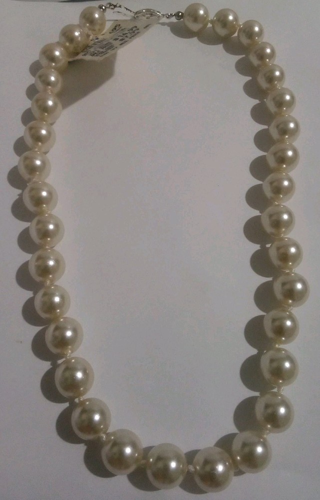 JC Penny s Faux Pearl knotted string beaded White vintage necklace 18″