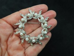 Vintage 1960’s Silver Tone Rhinestone & Faux Pearl Circle Brooch