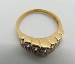14kt Gold Ring 3.9 Grams 7 Diamonds .33cttw Size 8