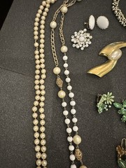 Vintage Estate Costume Jewelry Lot! Brooches and more!