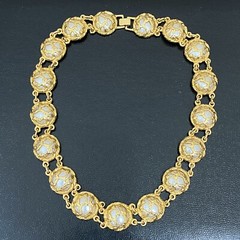 Vintage Faux Pearl Encased Medallion Gold-plated 18-inch Chunky Collar Necklace