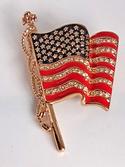 VTG MONET 911 ENAMELED RHINESTONE USA AMERICAN FLAG PIN BROOCH INSCRIBED ON BACK