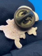Vintage Enamel Owl Couple Pin – Retro Cartoon Owls with Glasses & Blue Bonnet