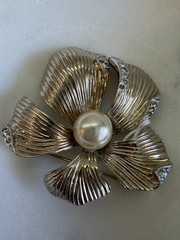Vintage Jomaz flower faux Pearl Rhinestone Pin brooch
