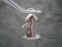 TJH Large Wishing Well with Offset Roof Vtg Sterling Silver Charm Pendant 5.0g