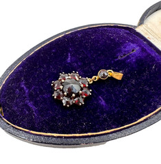 ANTIQUE VICTORIAN GORGEOUS RICH RED GARNET PENDANT GOLD FILLED FLOWER SHAPE UNIQ