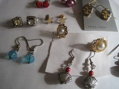 VTG PIERCED LOT OF 14 PAIRS EARRINGS-SMALL SIZE-SHELLS/PANSIES/BEADS/FLORAL