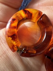VINTAGE 1970s SPRING HINGED CLIP ON EARRINGS BROWN TORTOISE PLASTIC THICK HOOPS