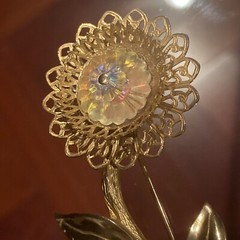 VTG Filigree Flower Brooch Pin w Clear AB Margarita Rivoli Crystal Gold Tone 4”