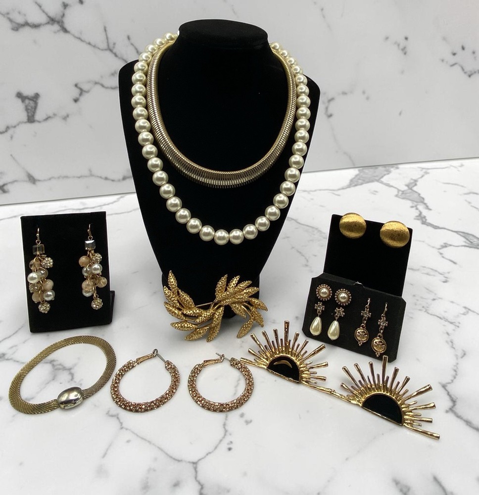 11 Pc Vintage Jewelry Lot Sarah Cov Monet Casual Corner Faux Pearl Necklace Gold