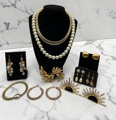 11 Pc Vintage Jewelry Lot Sarah Cov Monet Casual Corner Faux Pearl Necklace Gold