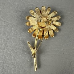 Vintage Brooch Earrings Set Gold Tone Daisy Flower Brushed Satin Clip On