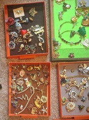 COSTUME JEWELERY LOT 200 + PIECES SOME SIGNED IN GOOD TO VERY GOOD CONDITION