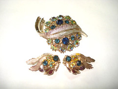 Vintage Gold Tone AB Rhinestone Brooch Pin & Clip-on Earrings Set ART