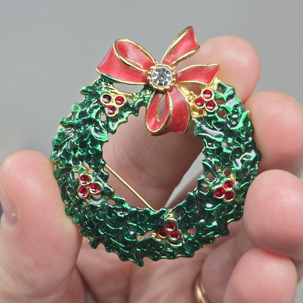 Vtg AAI CHRISTMAS WREATH BOW Brooch Pin green red Rhinestone