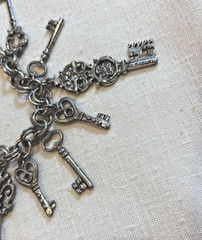 Vintage Key Silver Tone Seven Charm Silver tone Bracelet 6.5″