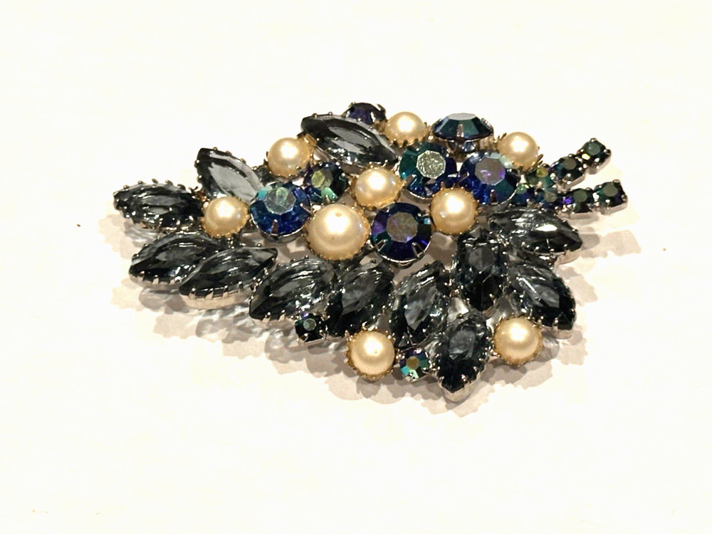 AURORA BOREALIS BLUE NAVETTE FAUX PEARL RHINESTONE 3″ LEAF FLORAL BROOCH VINTAGE