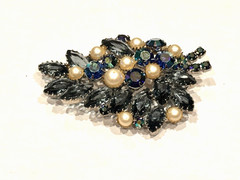 AURORA BOREALIS BLUE NAVETTE FAUX PEARL RHINESTONE 3″ LEAF FLORAL BROOCH VINTAGE