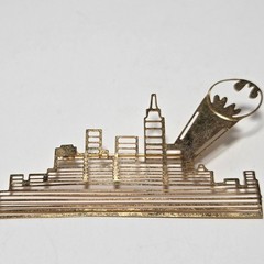 Batman Gotham City Skyline Brooch Pin Vintage DC Comics Bat-Signal Gold Tone