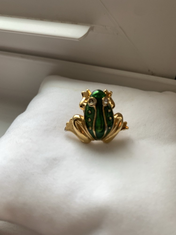 Avon Green Eyed Frog Gold Tone Lapel Pin/Tie Tax