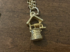 Vintage Gold Tone Plated Wishing Well Queens Royal Charms