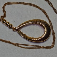 Gold Tone Black Color Rhinestone Tear Drop Pendant Necklace 16g 22″