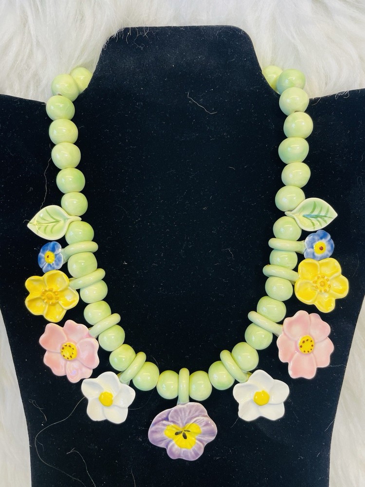 VINTAGE Flying Colors 80-90”s NECKLACE Flowers Pansy Leaves Colorful
