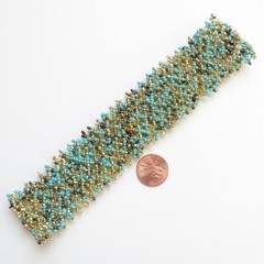 Faux Turquoise Nugget Bead Bracelet Goldtone Seed Beads Magnetic Closure 6.75in