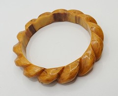 Butterscotch Bakelite Bangle Bracelet Vintage Carved Marbled Chunky Tested 7.5″
