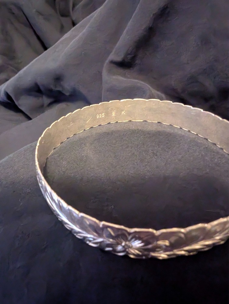 Vintage Hawaiian Plumeria Scroll Scalloped Edge 3.25 in Bangle 29g 925