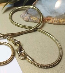 Vintage ROMAN 17″ Gold Tone Red Square Gem Snake Chain Pendant Necklace!