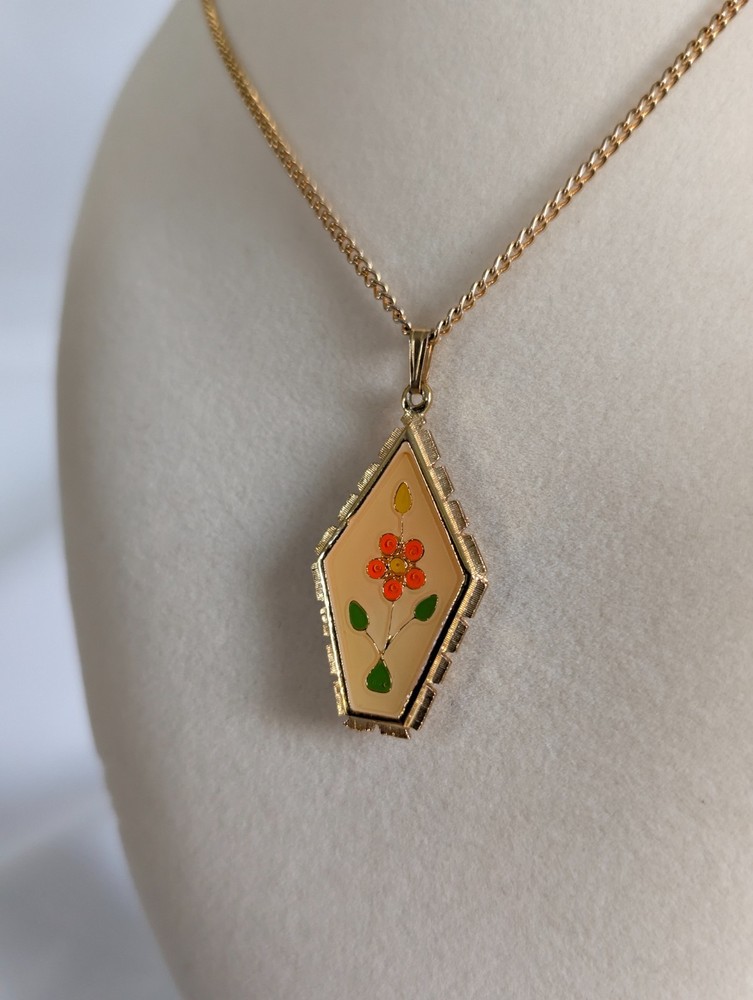 Vintage Gold Tone “Celebrity” Brand Signed Enamel Floral Pendant Necklace