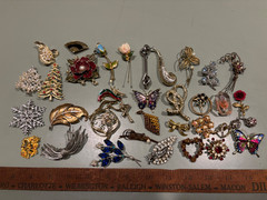 33 vintage 1970s-1990s pin brooch costume jewelry Eisenberg rhinestone enameled