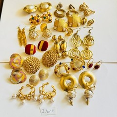 Lot of 19 Pairs VTG Earrings Pierced Clip Gold Pearl Chunky Dangle 70s 80s 90s